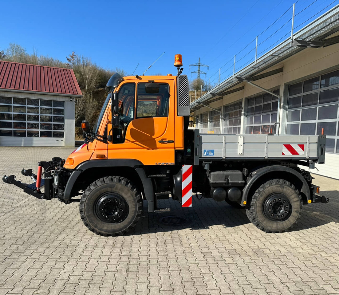 Unimog 400 - U400 405 02734 mit Heckkraftheber Mer - Billenőplatós teherautó: 2 kép. Unimog 400 - U400 405 02734 mit Heckkraftheber Mer - Billenőplatós teherautó: 2 kép.