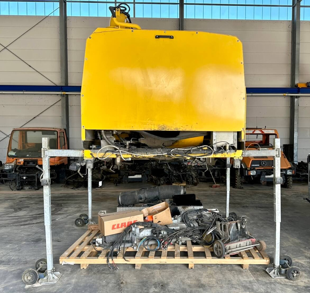 Unimog Aufbaukehrmaschine Trilety SK-370 - Utcaseprő gép: 2 kép. Unimog Aufbaukehrmaschine Trilety SK-370 - Utcaseprő gép: 2 kép.