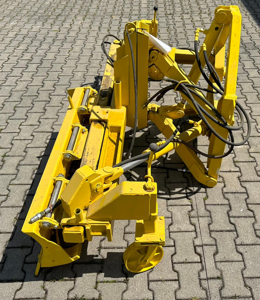 Unimog Frontanbau-Gräder Söder IA02093 - Tolólap: 3 kép. Unimog Frontanbau-Gräder Söder IA02093 - Tolólap: 3 kép.