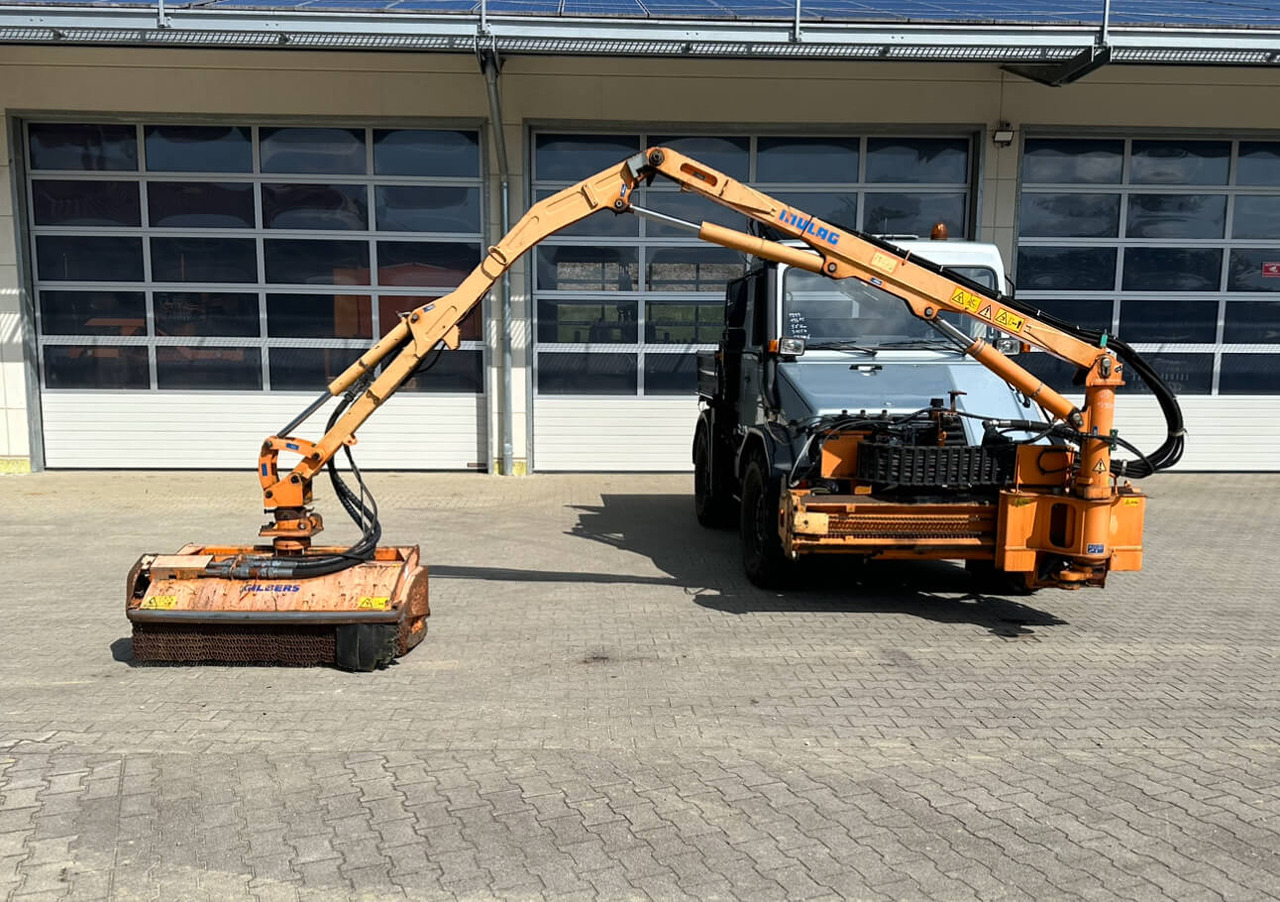 Unimog Frontauslegermähgerät Mulag FME600 - Rézsűkasza: 1 kép. Unimog Frontauslegermähgerät Mulag FME600 - Rézsűkasza: 1 kép.