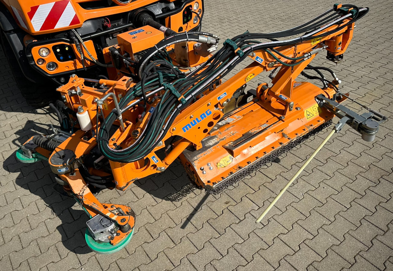 Unimog Leitpfostenausmähgerät / Randstreifenmähger - Rézsűkasza: 2 kép. Unimog Leitpfostenausmähgerät / Randstreifenmähger - Rézsűkasza: 2 kép.