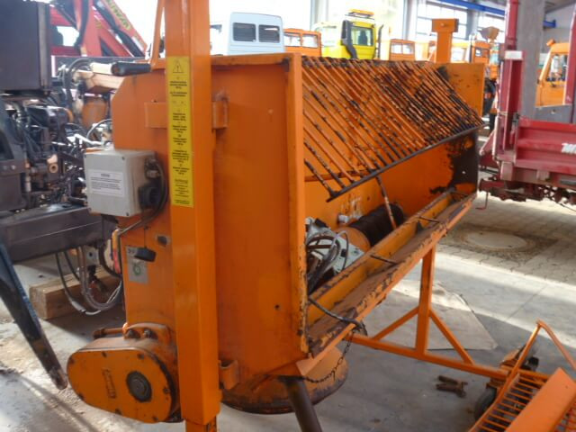 Unimog Salzstreuer Gmeiner 90WA - Homok-/ Sószóró: 4 kép. Unimog Salzstreuer Gmeiner 90WA - Homok-/ Sószóró: 4 kép.