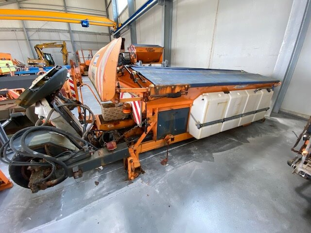 Unimog Salzstreuer Schmidt SAB40-36FR1750 - Homok-/ Sószóró: 1 kép. Unimog Salzstreuer Schmidt SAB40-36FR1750 - Homok-/ Sószóró: 1 kép.