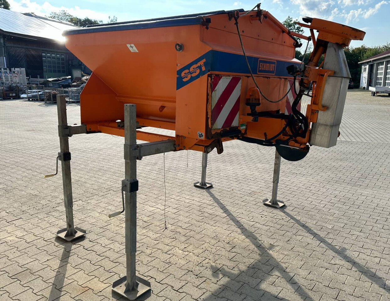 Unimog Salzstreuer Schmidt SST20-TLWH - Homok-/ Sószóró: 1 kép. Unimog Salzstreuer Schmidt SST20-TLWH - Homok-/ Sószóró: 1 kép.