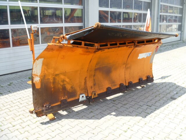 Unimog Schneepflug - Schneeschild Beilhack PV28-3 - Hóeke: 1 kép. Unimog Schneepflug - Schneeschild Beilhack PV28-3 - Hóeke: 1 kép.