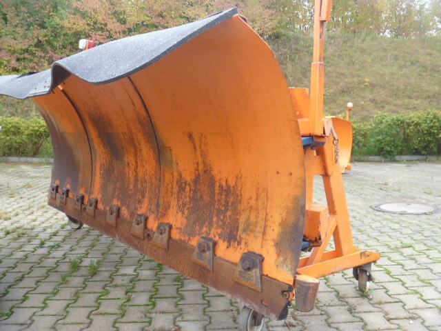 Unimog Schneepflug - Schneeschild Beilhack PV28-3 - Hóeke: 1 kép. Unimog Schneepflug - Schneeschild Beilhack PV28-3 - Hóeke: 1 kép.