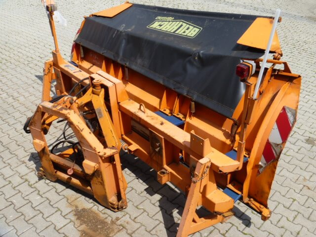 Unimog Schneepflug - Schneeschild Beilhack PV28-3 - Hóeke: 4 kép. Unimog Schneepflug - Schneeschild Beilhack PV28-3 - Hóeke: 4 kép.