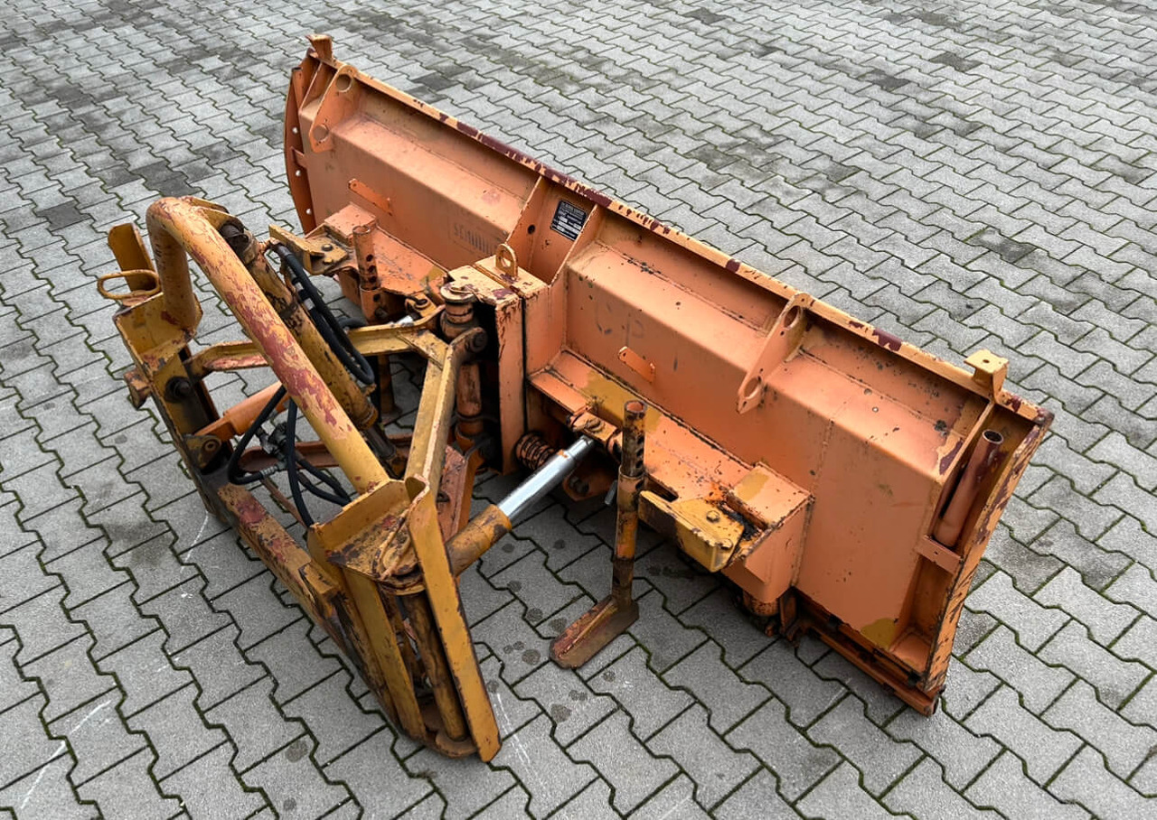 Unimog Schneepflug - Schneeschild Schmidt CP1 - Hóeke: 4 kép. Unimog Schneepflug - Schneeschild Schmidt CP1 - Hóeke: 4 kép.