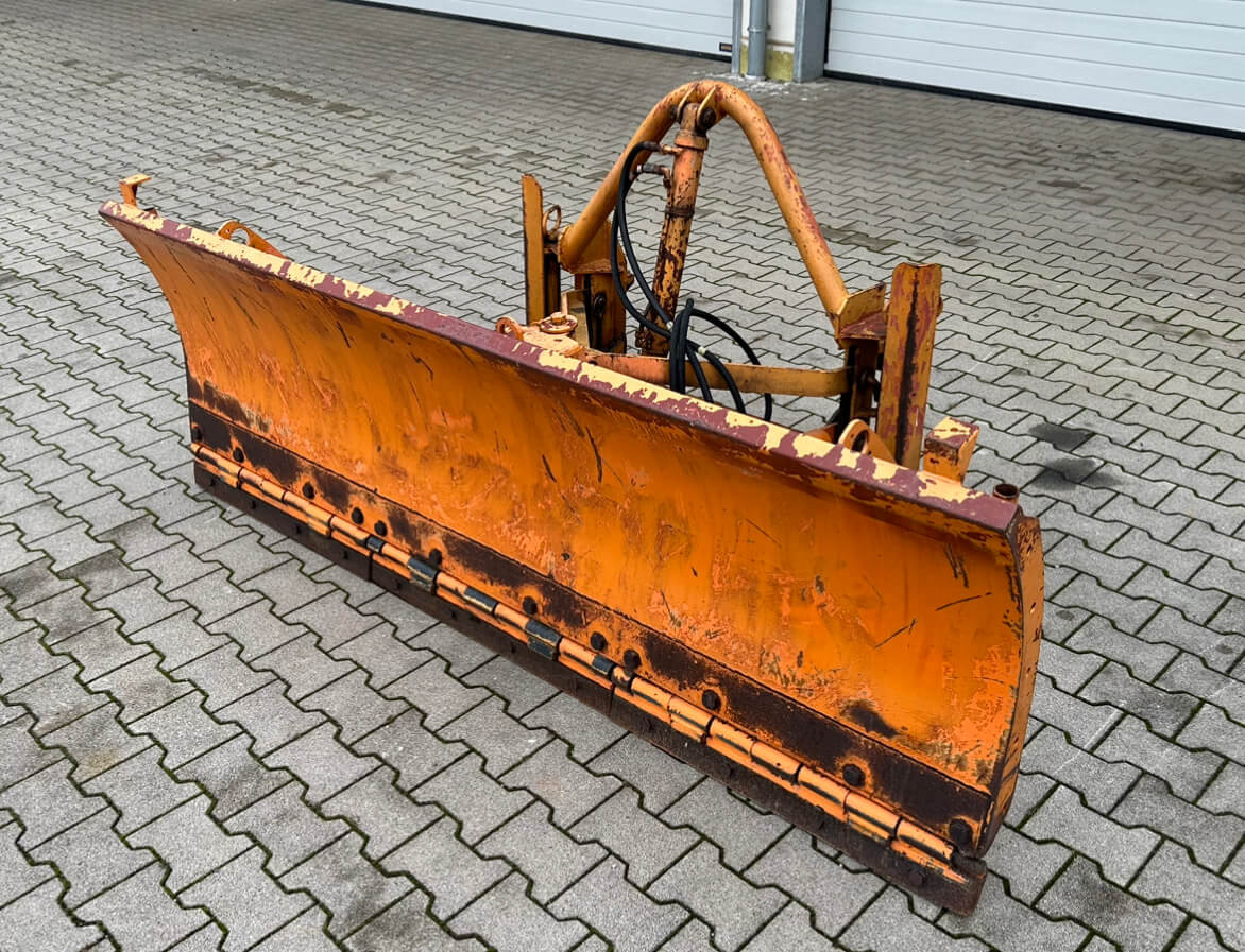 Unimog Schneepflug - Schneeschild Schmidt CP1 - Hóeke: 1 kép. Unimog Schneepflug - Schneeschild Schmidt CP1 - Hóeke: 1 kép.