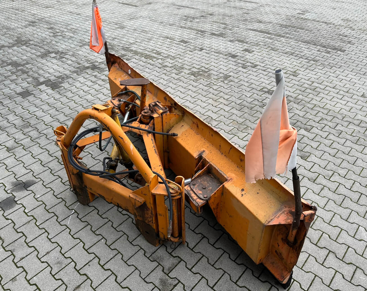 Unimog Schneepflug - Schneeschild Schmidt Landw. - Hóeke: 4 kép. Unimog Schneepflug - Schneeschild Schmidt Landw. - Hóeke: 4 kép.