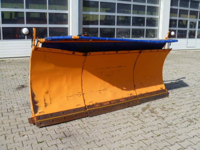 Unimog Schneepflug - Schneeschild Schmidt M30.3 - Hóeke: 1 kép. Unimog Schneepflug - Schneeschild Schmidt M30.3 - Hóeke: 1 kép.