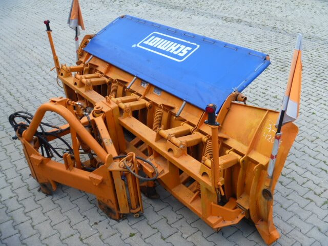 Unimog Schneepflug - Schneeschild Schmidt MF 3.3 - Hóeke: 4 kép. Unimog Schneepflug - Schneeschild Schmidt MF 3.3 - Hóeke: 4 kép.