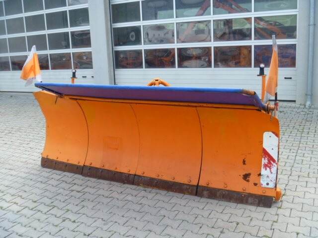 Unimog Schneepflug - Schneeschild Schmidt MF 3.3 - Hóeke: 2 kép. Unimog Schneepflug - Schneeschild Schmidt MF 3.3 - Hóeke: 2 kép.