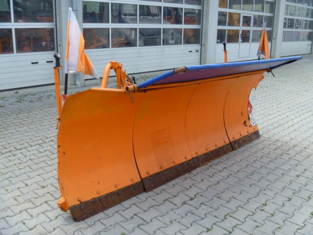 Unimog Schneepflug - Schneeschild Schmidt MF 3.3 - Hóeke: 1 kép. Unimog Schneepflug - Schneeschild Schmidt MF 3.3 - Hóeke: 1 kép.