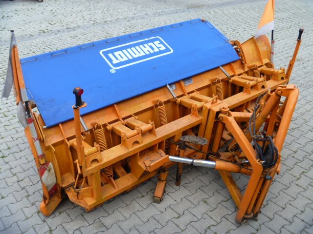 Unimog Schneepflug - Schneeschild Schmidt MF 3.3 - Hóeke: 3 kép. Unimog Schneepflug - Schneeschild Schmidt MF 3.3 - Hóeke: 3 kép.