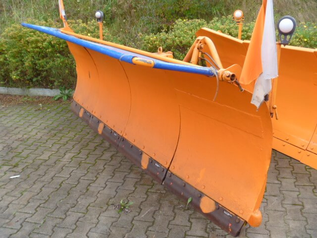 Unimog Schneepflug - Schneeschild Schmidt MF5.3 - Hóeke: 1 kép. Unimog Schneepflug - Schneeschild Schmidt MF5.3 - Hóeke: 1 kép.