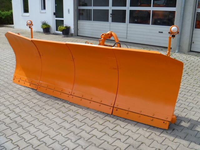 Unimog Schneepflug - Schneeschild Schmidt MF5.3 - Hóeke: 2 kép. Unimog Schneepflug - Schneeschild Schmidt MF5.3 - Hóeke: 2 kép.