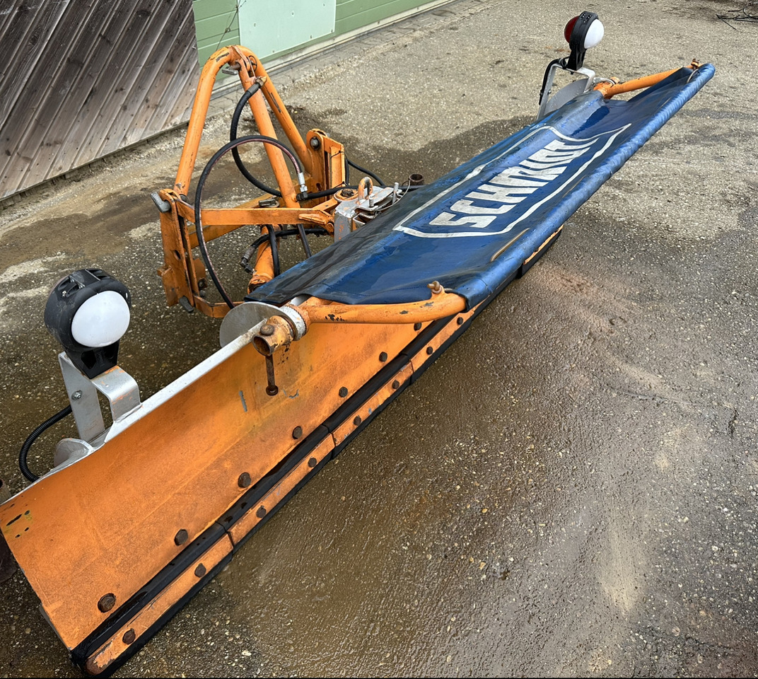 Unimog Schneepflug - Schneeschild Schmidt Micro - Hóeke: 1 kép. Unimog Schneepflug - Schneeschild Schmidt Micro - Hóeke: 1 kép.