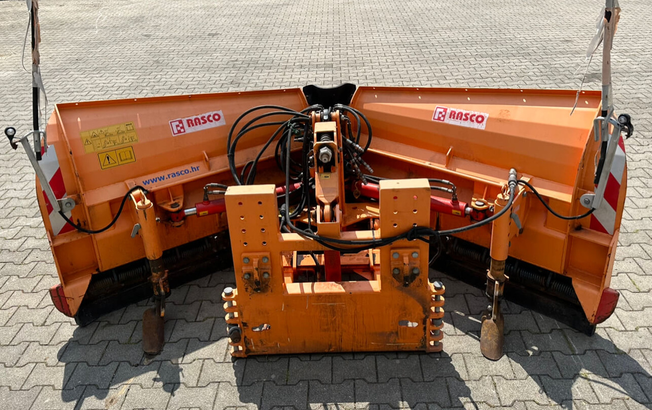 Unimog Schneepflug - Vario Rasco VERTUS 3.2 GB2X3 - Hóeke: 5 kép. Unimog Schneepflug - Vario Rasco VERTUS 3.2 GB2X3 - Hóeke: 5 kép.