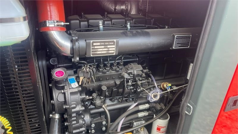 Bauer GFS-120 ATS, 120 kW/150 kVA - Áramfejlesztő: 4 kép. Bauer GFS-120 ATS, 120 kW/150 kVA - Áramfejlesztő: 4 kép.