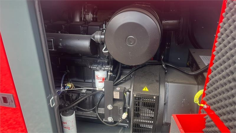 Bauer GFS-120 ATS, 120 kW/150 kVA Fabriksny generator - Áramfejlesztő: 5 kép. Bauer GFS-120 ATS, 120 kW/150 kVA Fabriksny generator - Áramfejlesztő: 5 kép.