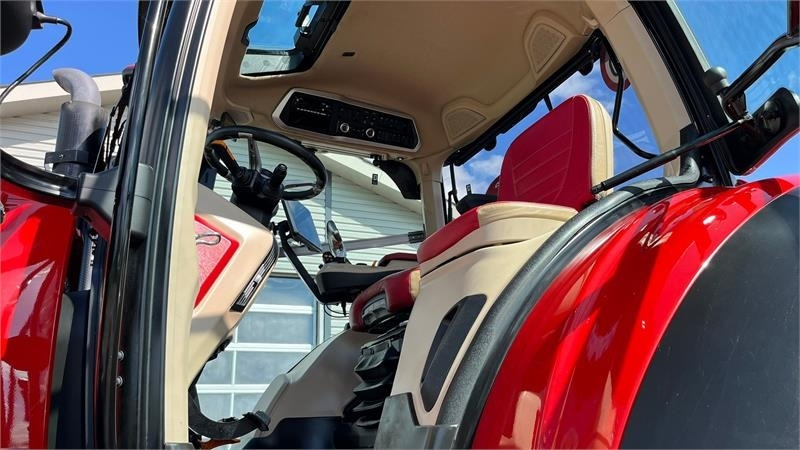 Case IH Optum 300 CVX AFS Connect med frontlift og SafeGua - Traktor: 2 kép. Case IH Optum 300 CVX AFS Connect med frontlift og SafeGua - Traktor: 2 kép.