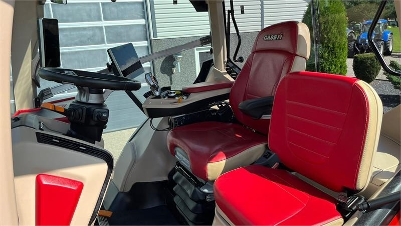 Case IH Optum 300 CVX AFS Connect med frontlift og SafeGua - Traktor: 3 kép. Case IH Optum 300 CVX AFS Connect med frontlift og SafeGua - Traktor: 3 kép.