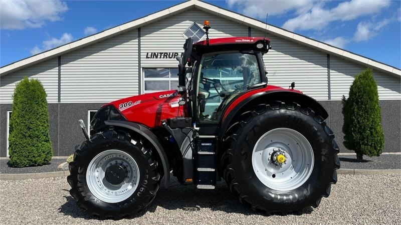 Case IH Optum 300 CVX AFS Connect med frontlift og SafeGua - Traktor: 1 kép. Case IH Optum 300 CVX AFS Connect med frontlift og SafeGua - Traktor: 1 kép.