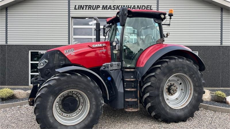 Case IH Optum 300 CVX Med frontlift og læder kabine. - Traktor: 1 kép. Case IH Optum 300 CVX Med frontlift og læder kabine. - Traktor: 1 kép.