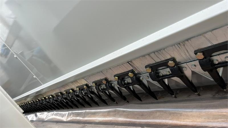 Claas 9000mm raps fortsats bord til Claas C900 med sidek - Kombájn: 5 kép. Claas 9000mm raps fortsats bord til Claas C900 med sidek - Kombájn: 5 kép.