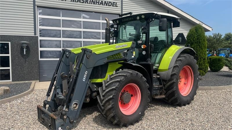Claas ARION 550 CEBIS Med frontlæsser og frontlift - Traktor: 2 kép. Claas ARION 550 CEBIS Med frontlæsser og frontlift - Traktor: 2 kép.