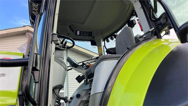 Claas Axion 930 CMatic Med næsten nye dæk, frontlift og  - Traktor: 4 kép. Claas Axion 930 CMatic Med næsten nye dæk, frontlift og  - Traktor: 4 kép.