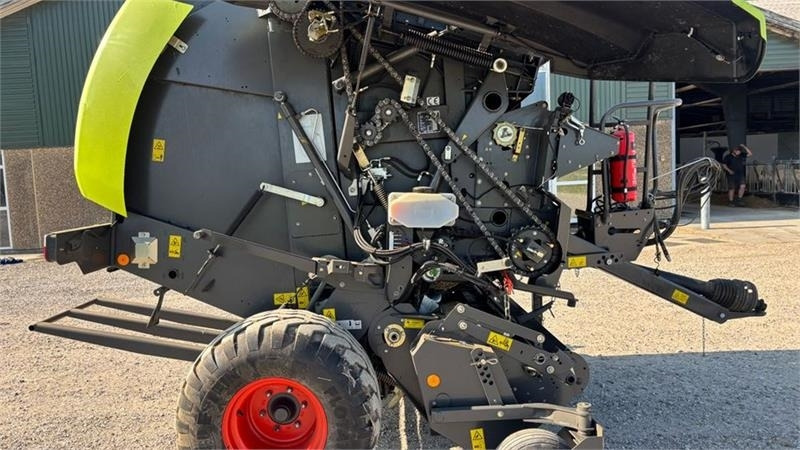 Claas Variant 485 RC velholdt gård maskine. Lige taget i - Bálázó: 3 kép. Claas Variant 485 RC velholdt gård maskine. Lige taget i - Bálázó: 3 kép.