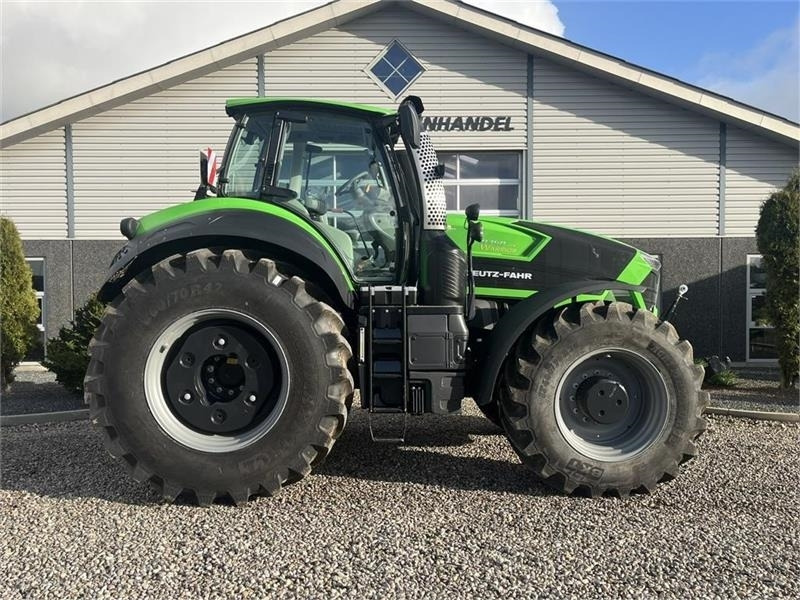 Deutz-fahr 9340 TTV WARRIOR, New and unused tractor  - Traktor: 2 kép. Deutz-fahr 9340 TTV WARRIOR, New and unused tractor  - Traktor: 2 kép.