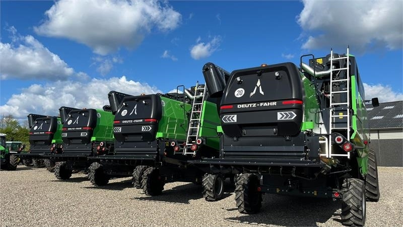 Deutz-fahr C7206 With 24feed - 7.2m header. New and unused Co - Kombájn: 1 kép. Deutz-fahr C7206 With 24feed - 7.2m header. New and unused Co - Kombájn: 1 kép.