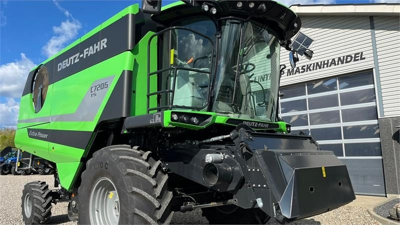 Deutz-fahr C7206 With 24feed - 7.2m header. New and unused Co - Kombájn: 3 kép. Deutz-fahr C7206 With 24feed - 7.2m header. New and unused Co - Kombájn: 3 kép.