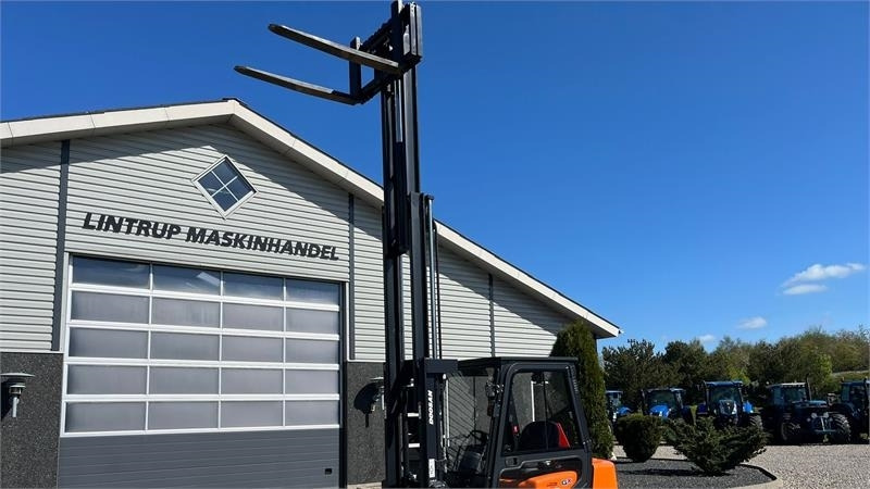 Doosan D30 G med kabine og KUN 57 TIMER FRA NY, MED TIME - Dízel targonca: 5 kép. Doosan D30 G med kabine og KUN 57 TIMER FRA NY, MED TIME - Dízel targonca: 5 kép.