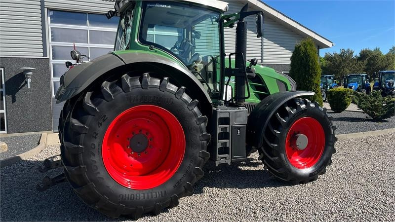 Traktor Fendt 828 Profi model. Meget flot traktor med nye fordæ: 13 kép. Traktor Fendt 828 Profi model. Meget flot traktor med nye fordæ: 13 kép.