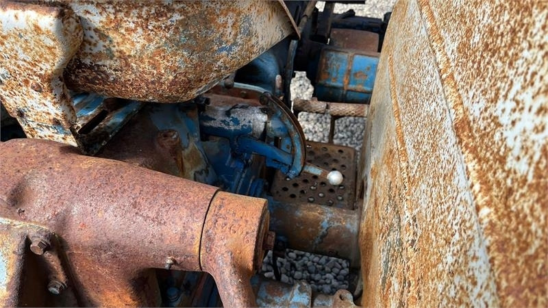 Fordson Major Motoren mangler, men mange god dele.  lízing Fordson Major Motoren mangler, men mange god dele.: 12 kép.