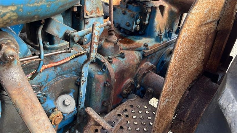 Fordson Major Motoren mangler, men mange god dele.  lízing Fordson Major Motoren mangler, men mange god dele.: 7 kép.