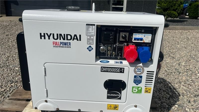 Hyundai DHY8500SE-T 7,0kW diesel - Áramfejlesztő: 2 kép. Hyundai DHY8500SE-T 7,0kW diesel - Áramfejlesztő: 2 kép.