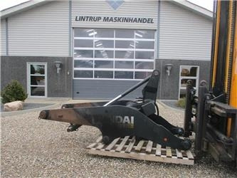 Hyundai HL955 A XT lang arm - Darugém - Gumikerekes homlokrakodó: 1 kép. Hyundai HL955 A XT lang arm - Darugém - Gumikerekes homlokrakodó: 1 kép.