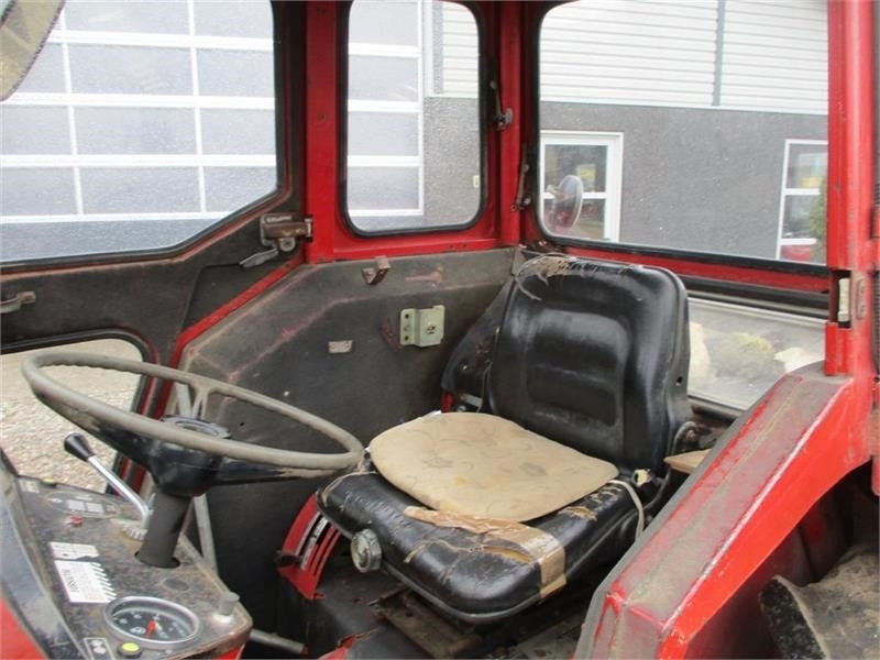 IH 474 En ejers traktor med lukket kabine på - Traktor: 4 kép. IH 474 En ejers traktor med lukket kabine på - Traktor: 4 kép.