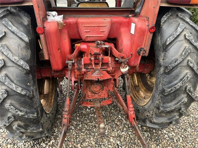 IH 574 handy traktor med servostyring. - Traktor: 3 kép. IH 574 handy traktor med servostyring. - Traktor: 3 kép.