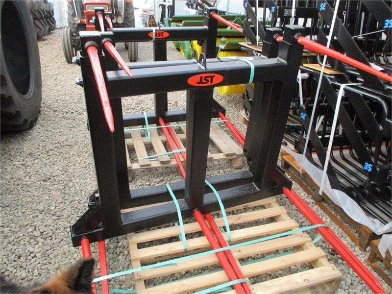 JST Halmspyd med overbygning og Volvo beslag til gummi  - Kanál - Építőipari gépek: 3 kép. JST Halmspyd med overbygning og Volvo beslag til gummi  - Kanál - Építőipari gépek: 3 kép.