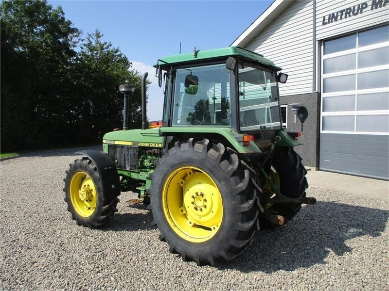 John Deere 2850 TURBO Med nye bagdæk - Traktor: 3 kép. John Deere 2850 TURBO Med nye bagdæk - Traktor: 3 kép.