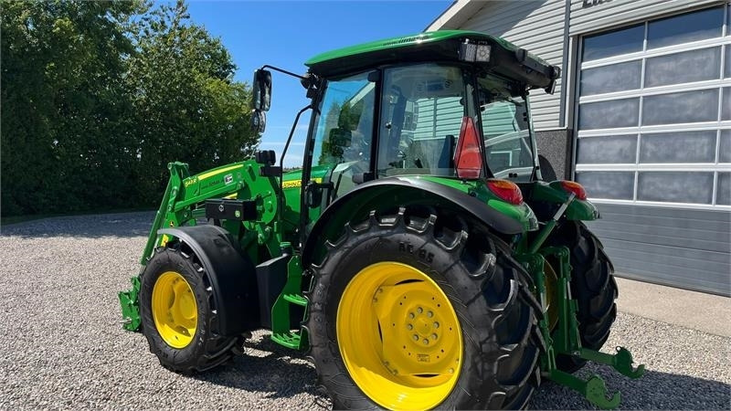 John Deere 5115M Med frontlæsser, som ny - Traktor: 3 kép. John Deere 5115M Med frontlæsser, som ny - Traktor: 3 kép.