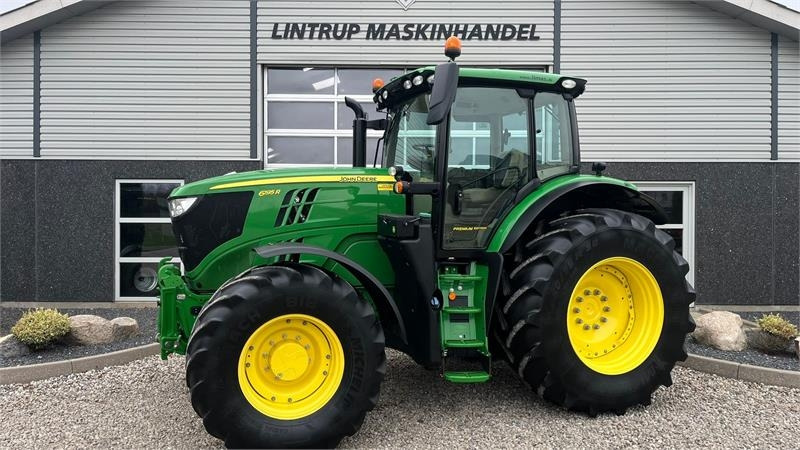 John Deere 6195R Premium Edition med frontlift - Traktor: 1 kép. John Deere 6195R Premium Edition med frontlift - Traktor: 1 kép.