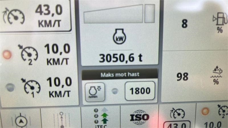 John Deere 6195R Ultimate Edition, CommandPro - Traktor: 2 kép. John Deere 6195R Ultimate Edition, CommandPro - Traktor: 2 kép.