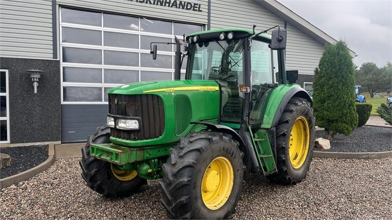 John Deere 6620 TLS PowerQuad - Traktor: 2 kép. John Deere 6620 TLS PowerQuad - Traktor: 2 kép.
